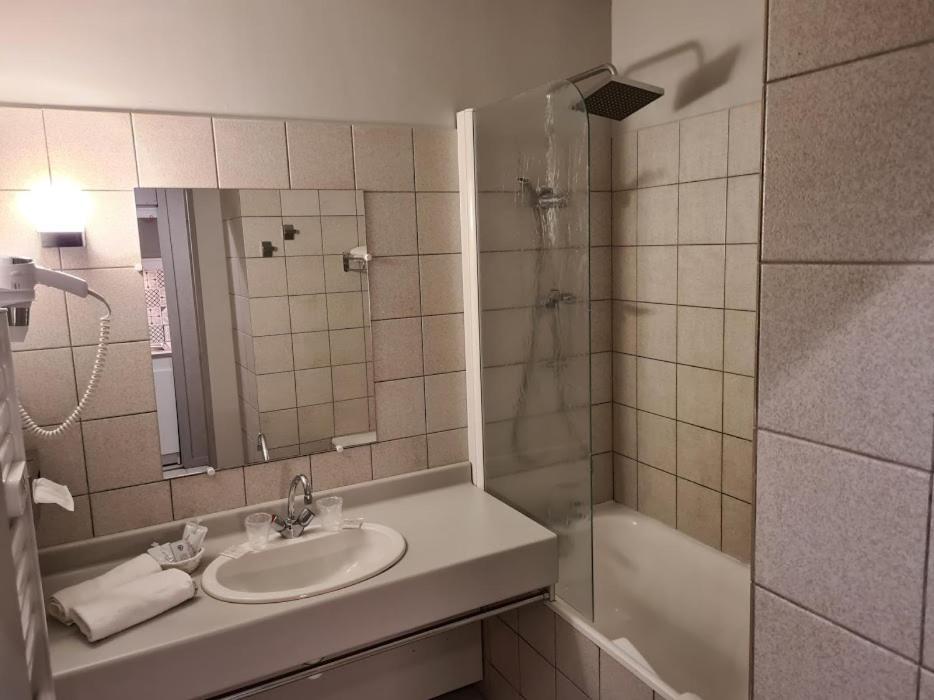 אנגלארדס-דה-סאינט-פלור Garabit Hotel מראה חיצוני תמונה